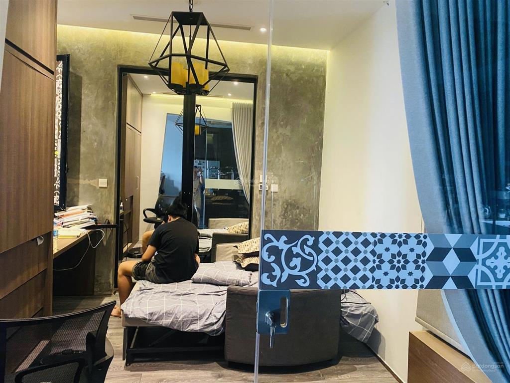 Rẻ hơn thị trường 2 tỷ. căn góc 3 pn view quảng trường royal city full nội thất, chủ rất cần bán