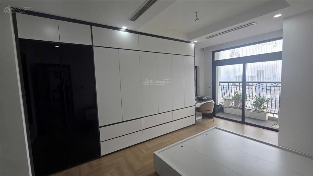 Nhỉnh 10 tỷ có ngay căn hộ 3pn full nội thất tại chung cư royal city. chưa có căn nào rẻ hơn