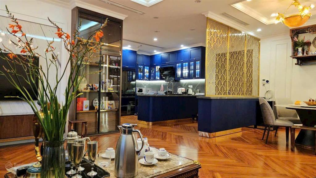 Cần bán gấp căn 2pn royal city. r6 nhà mới sạch đẹp. chủ thiện chí bán nhanh