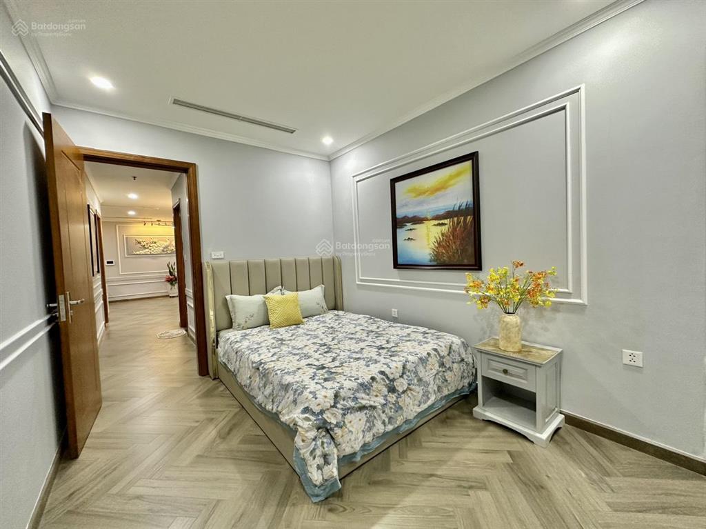 Cho thuê lâu dài căn hộ royal city 4pn căn góc full nội thất vào ở ngay
