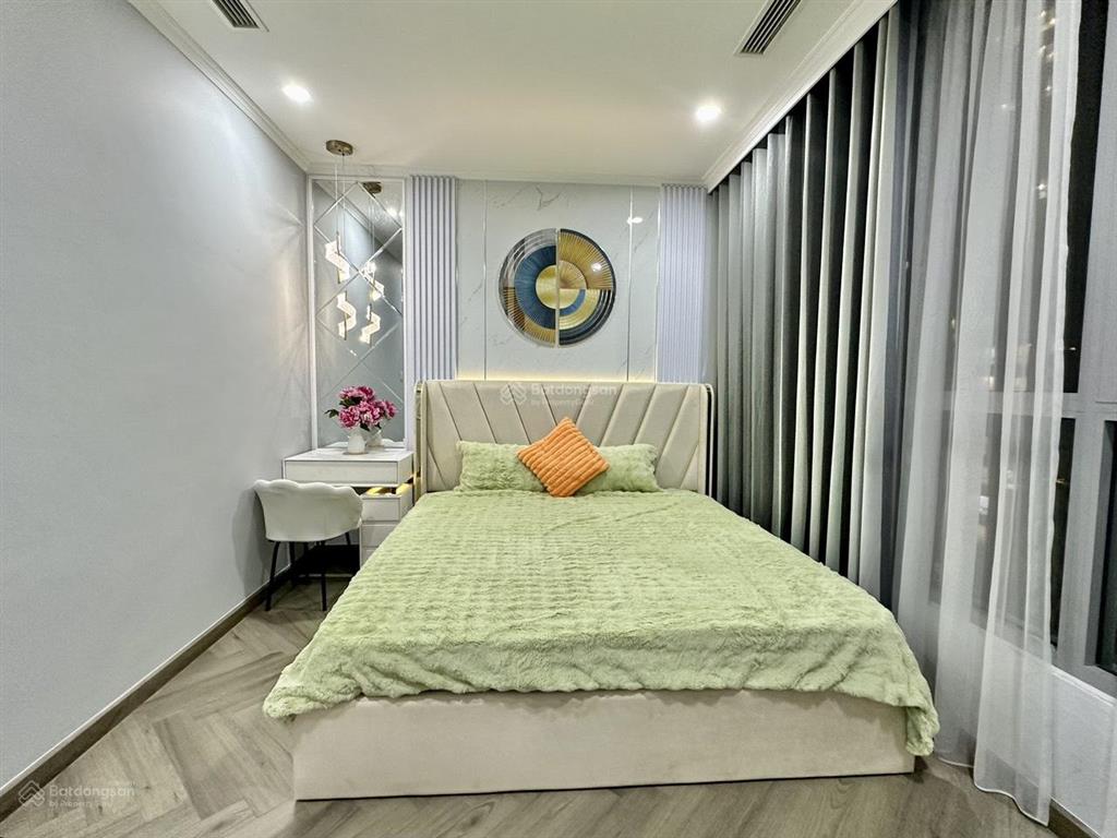 Cho thuê lâu dài căn hộ royal city 4pn căn góc full nội thất vào ở ngay