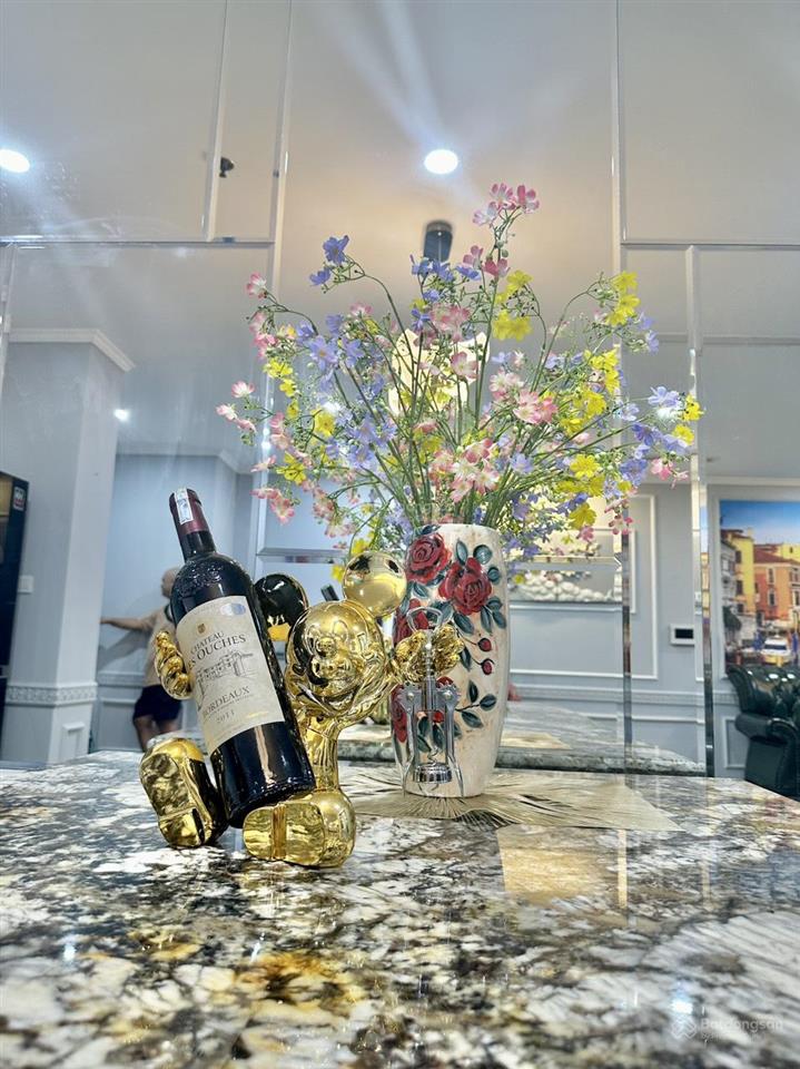 Cho thuê lâu dài căn hộ royal city 4pn căn góc full nội thất vào ở ngay