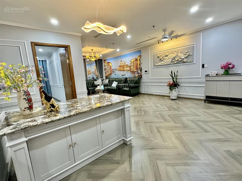 Cho thuê lâu dài căn hộ royal city 4pn căn góc full nội thất vào ở ngay