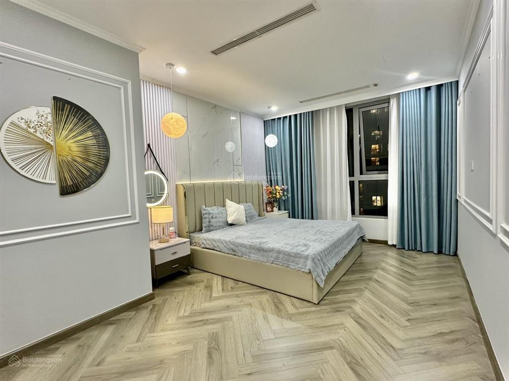 Cho thuê lâu dài căn hộ royal city 4pn căn góc full nội thất vào ở ngay