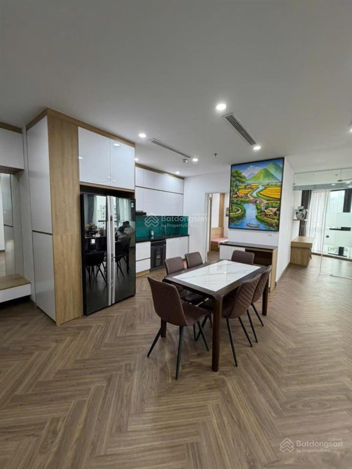 Cắt lỗ 3,5 tỷ căn hộ 3pn chung cư royal city. căn góc 3pn sáng. full nội thất mới, xách vali vào ở
