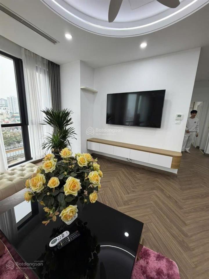 Cắt lỗ 3,5 tỷ căn hộ 3pn chung cư royal city. căn góc 3pn sáng. full nội thất mới, xách vali vào ở