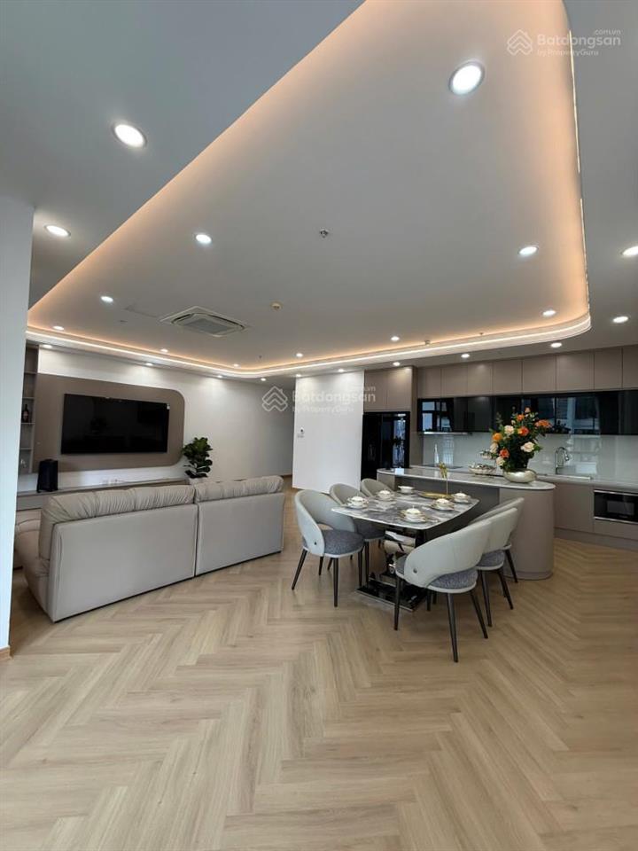 Cần bán gấp căn góc chung cư startower 3pn góc đông nam view hồ đầm hồng. full nội thất