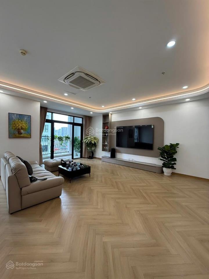 Cần bán gấp căn góc chung cư startower 3pn góc đông nam view hồ đầm hồng. full nội thất
