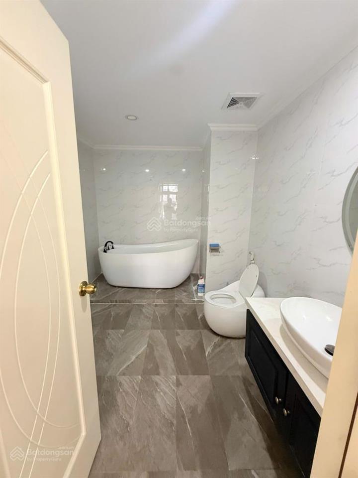 Bán gấp 3pn siêu rộng royal city 145m chủ chào nhỉnh 13 tỷ, full nội thất.