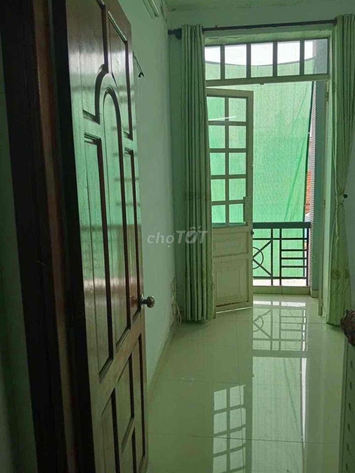 CHO  SINH VIÊN HOẶC CN THUÊ  LẦU GIÁ RẺ 2,8 TR ,  LÊ V THỌ GÒ VẤP