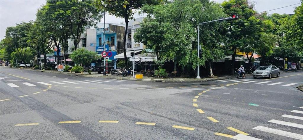 Bán lô góc 2 mặt tiền phó đức chính  ngang 6m  cực phù hợp xây khách sạn, villa nghỉ dưỡng.