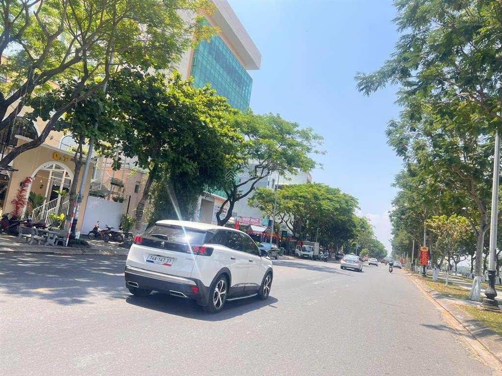 Bán lô góc 2 mặt tiền phó đức chính  ngang 6m  cực phù hợp xây khách sạn, villa nghỉ dưỡng.