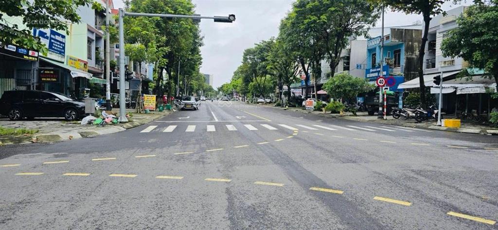 Bán lô góc 2 mặt tiền phó đức chính  ngang 6m  cực phù hợp xây khách sạn, villa nghỉ dưỡng.