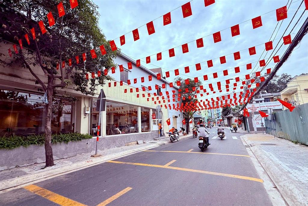 Bán nhà cấp 4 152m2 (ngang 7m) mặt tiền đường nguyễn tuyển (góc highland coffee nguyễn duy trinh)