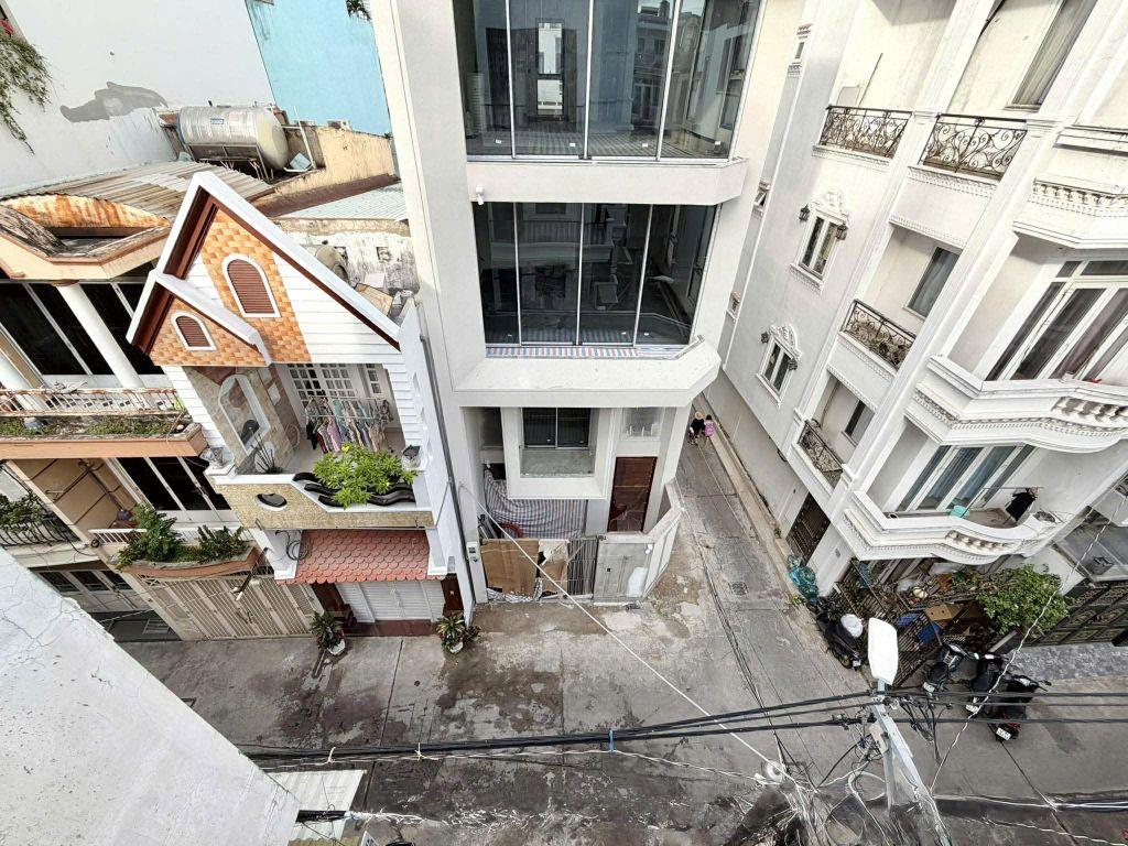 CHDV 5 TẦNG THANG MÁY - LÔ GÓC HUỲNH VĂN BÁNH 70m2 - 18 TỶ