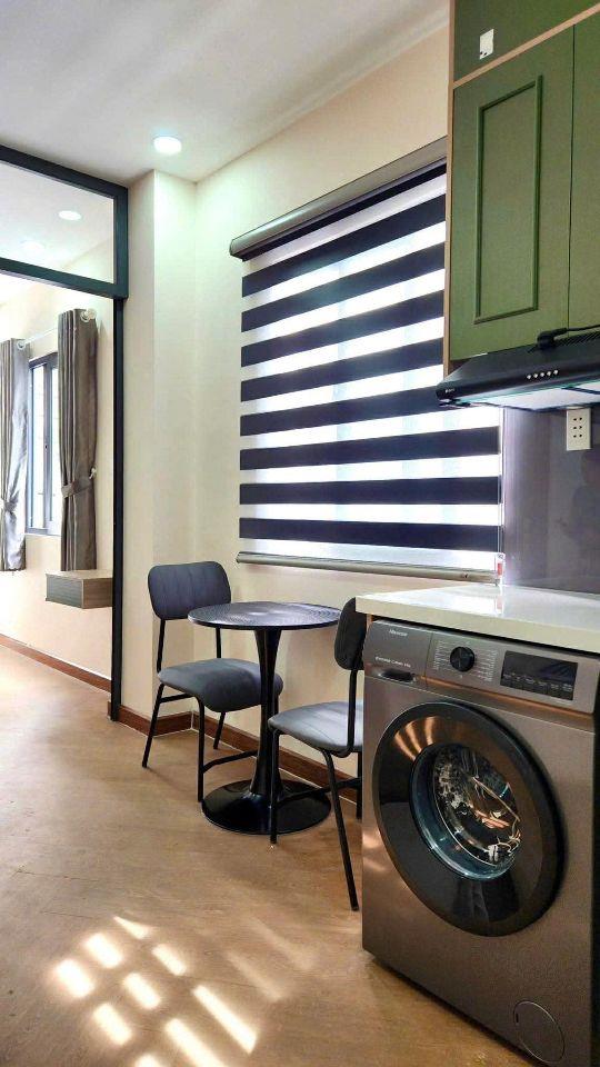 CHDV 5 TẦNG THANG MÁY - LÔ GÓC HUỲNH VĂN BÁNH 70m2 - 18 TỶ