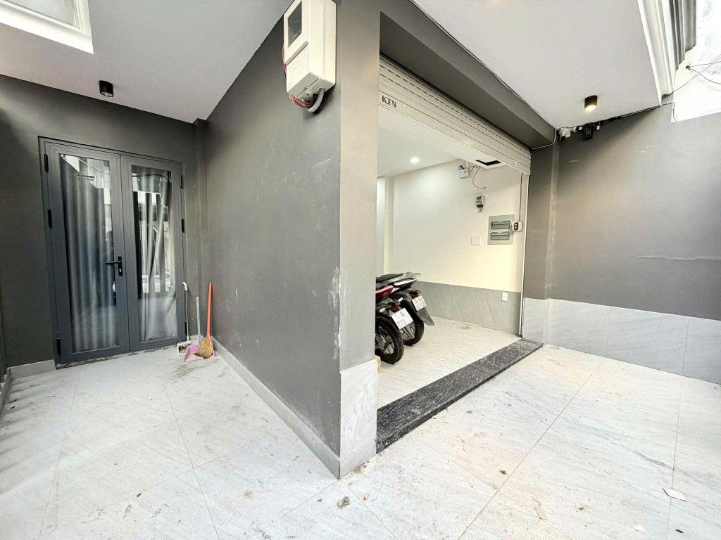 CHDV 5 TẦNG THANG MÁY - LÔ GÓC HUỲNH VĂN BÁNH 70m2 - 18 TỶ