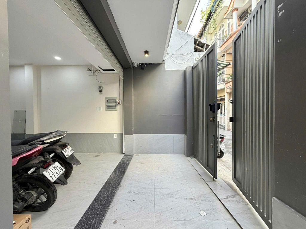 CHDV 5 TẦNG THANG MÁY - LÔ GÓC HUỲNH VĂN BÁNH 70m2 - 18 TỶ