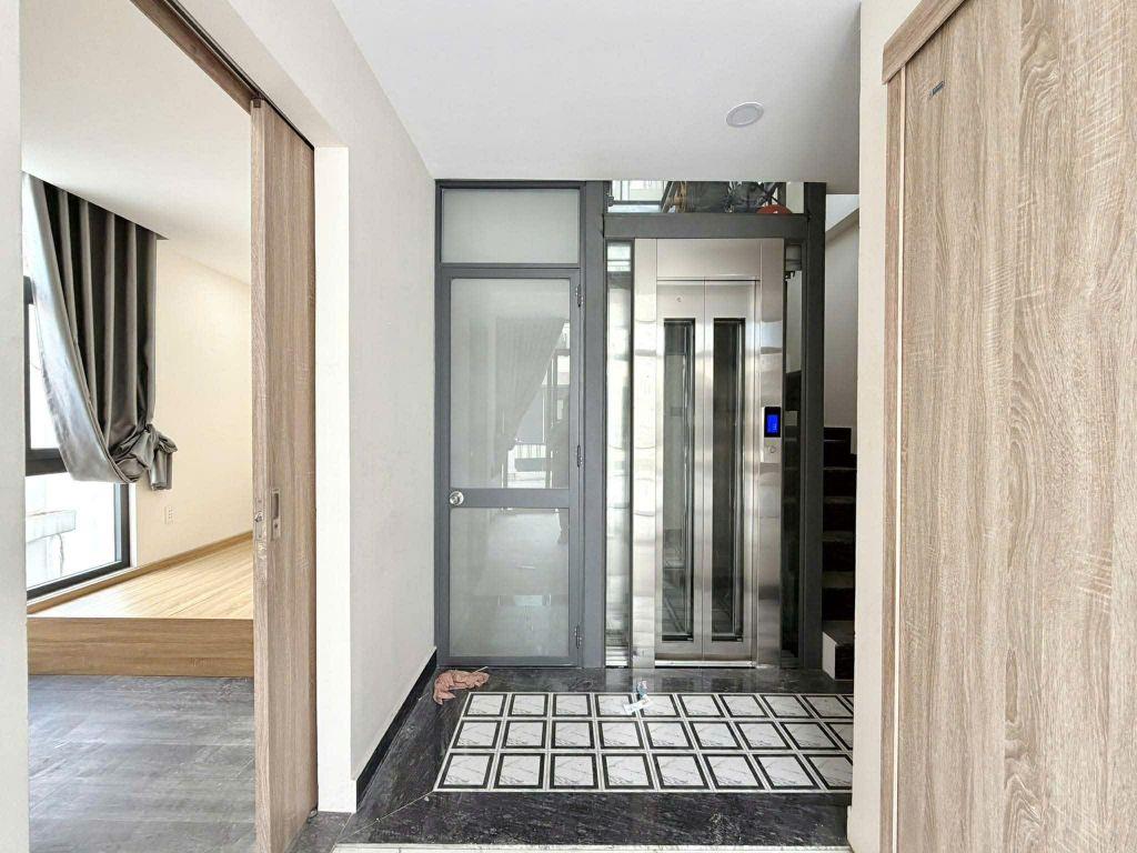 CHDV 5 TẦNG THANG MÁY - LÔ GÓC HUỲNH VĂN BÁNH 70m2 - 18 TỶ