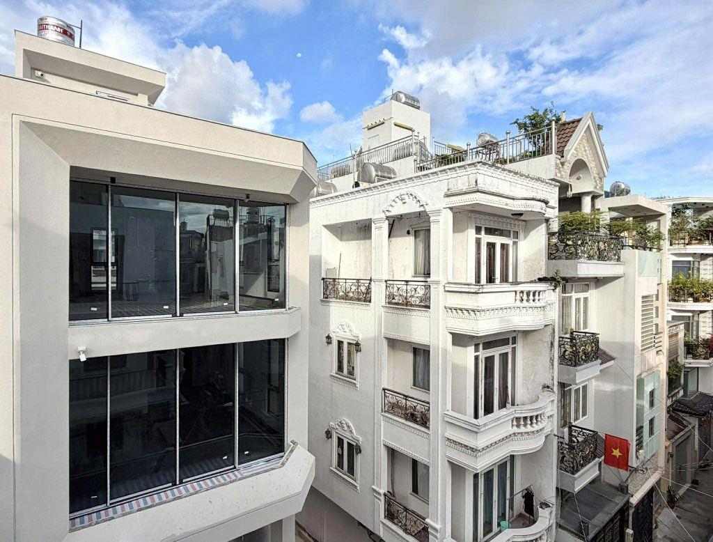 CHDV 5 TẦNG THANG MÁY - LÔ GÓC HUỲNH VĂN BÁNH 70m2 - 18 TỶ