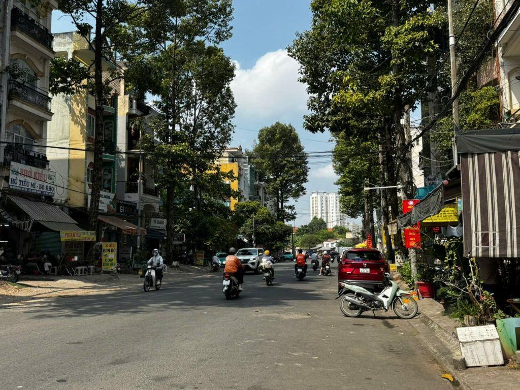 NHÀ 5 TẦNG - MẶT TIỀN NGUYỄN GIA TRÍ - KINH DOANH ĐA NGÀNH - DÒNG TIỀN 50TR/THÁNG