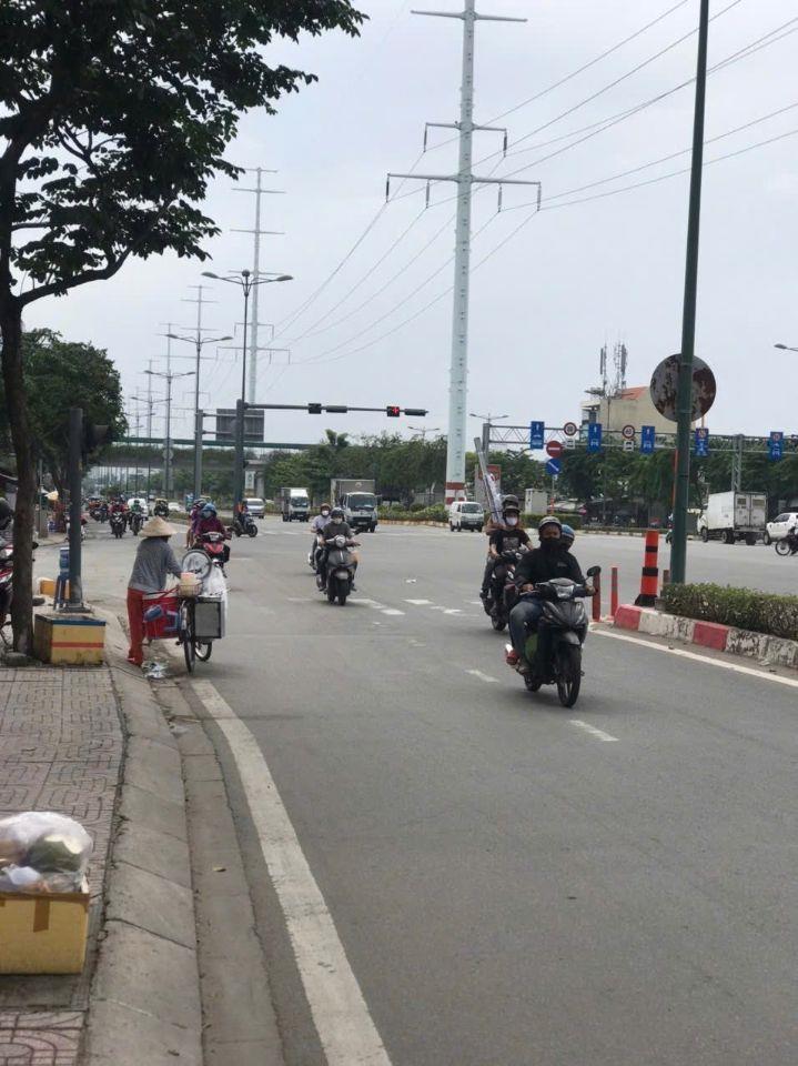 MT PHẠM VĂN ĐỒNG - TOÀ VP 5 TẦNG THANG MÁY 93m2 - 24.2 TỶ