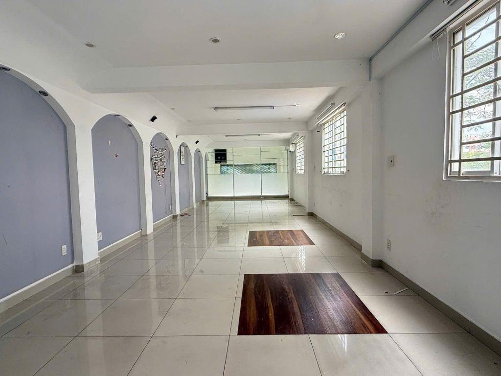 MT PHẠM VĂN ĐỒNG - TOÀ VP 5 TẦNG THANG MÁY 93m2 - 24.2 TỶ