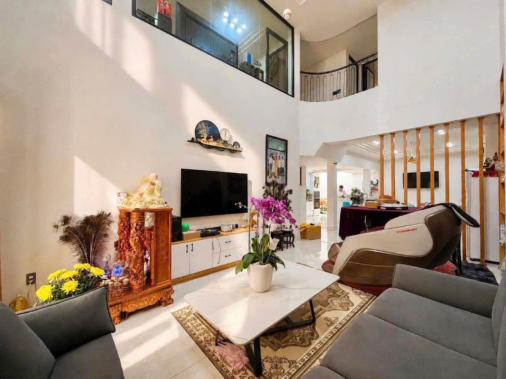 VILLA ĐẲNG CẤP - LAM SƠN BÌNH THẠNH - 142m2 NỞ HẬU PHONG THUỶ TỐT - 4 TẦNG KIÊN CỐ