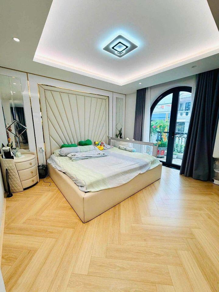 BIỆT THỰ BÌNH LỢI 185M² (10×18.5) - HỒ BƠI - HẦM ĐỂ 2 Ô TÔ - THANG MÁY NHẬT BẢN