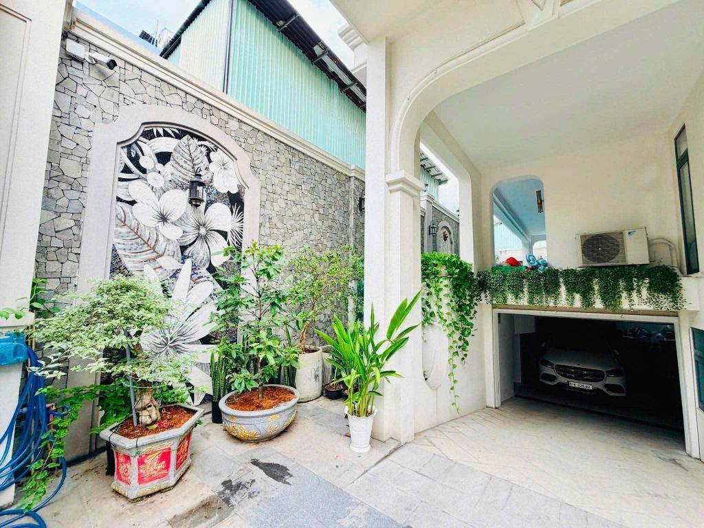 BIỆT THỰ BÌNH LỢI 185M² (10×18.5) - HỒ BƠI - HẦM ĐỂ 2 Ô TÔ - THANG MÁY NHẬT BẢN