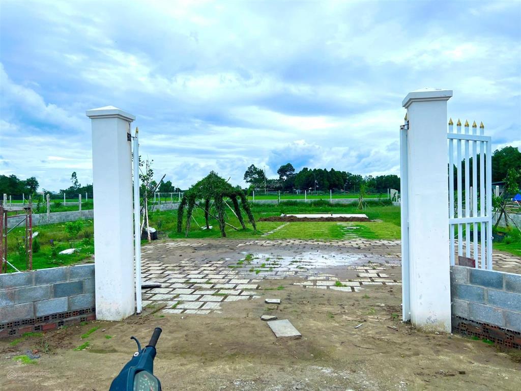 Đất nhà vườn thổ cư nghỉ dưỡng 1200m2, 120m2 thổ cư nằm ngay trung tâm thị trấn gò dầu  tây ninh