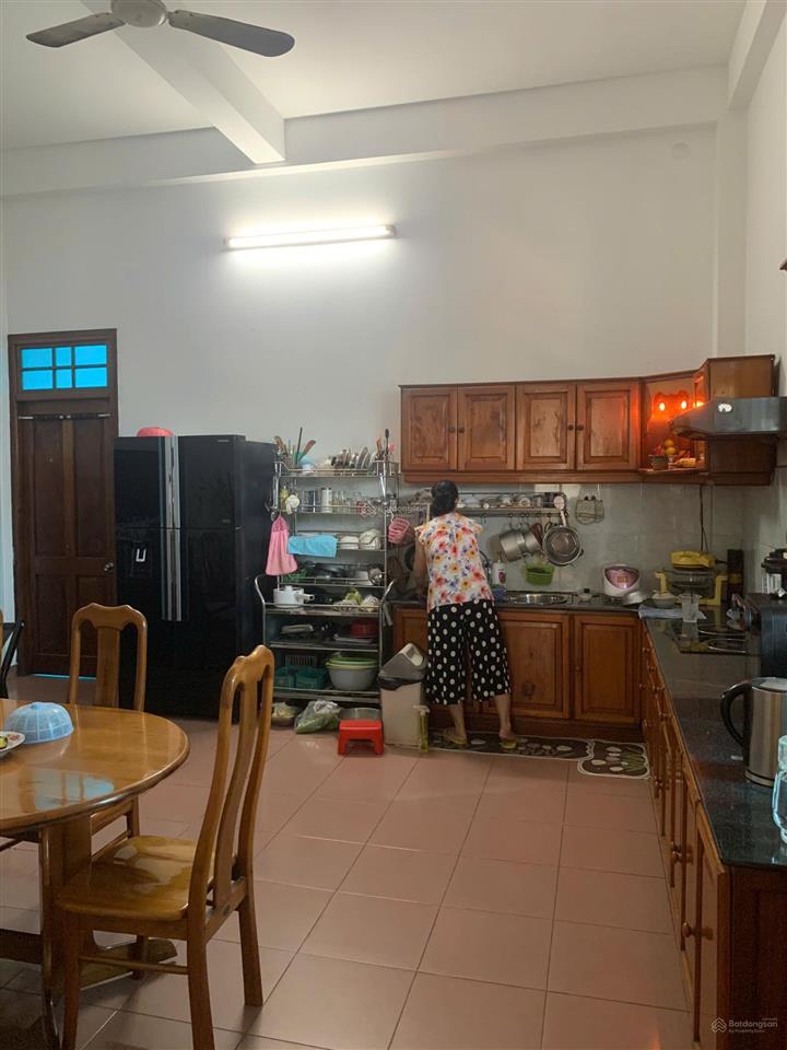 Nhà mặt tiền đường 23/10 nha trang 3 tầng, 6pn, ngang 10m vừa ở vừa kinh doanh dt 258m2 góc 2mt