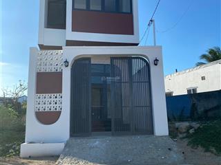 Nhà 2 tầng mê đúc mới đường 9.5m dt 78.6m2 ở thị trấn diên khánh cách nt chỉ 12km