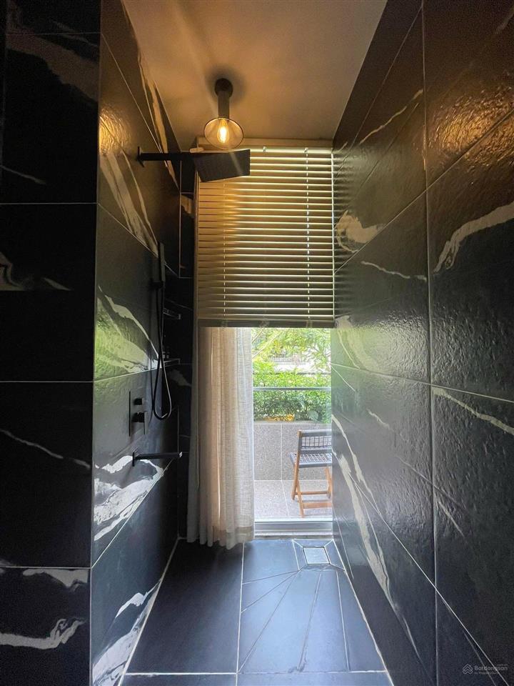 Nhà mới đẹp có hồ bơi, thang máy, nội thất xịn dt 100m2 kdt hà quang 2 có dòng tiền 50tr/tháng