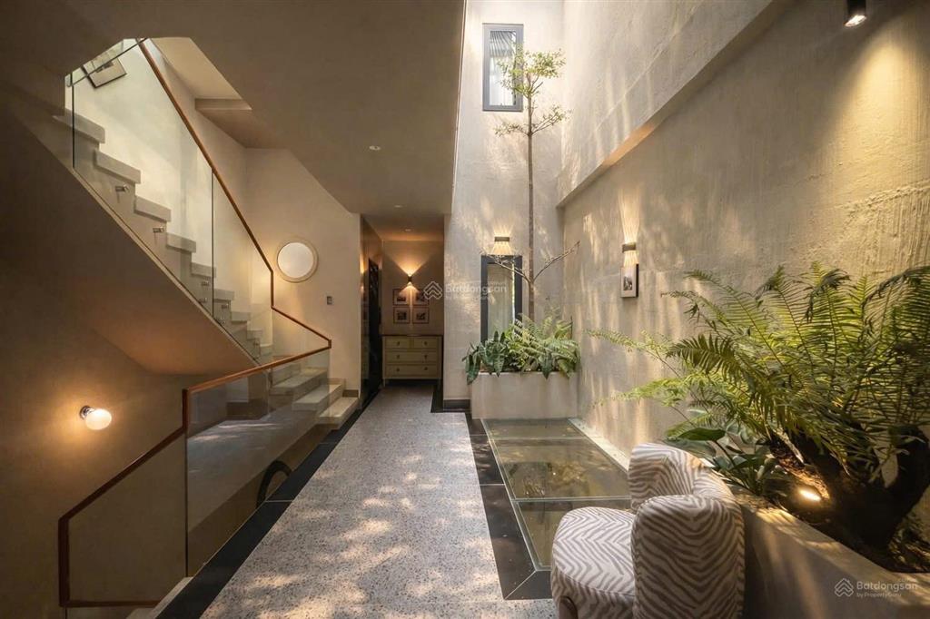 Nhà mới đẹp có hồ bơi, thang máy, nội thất xịn dt 100m2 kdt hà quang 2 có dòng tiền 50tr/tháng