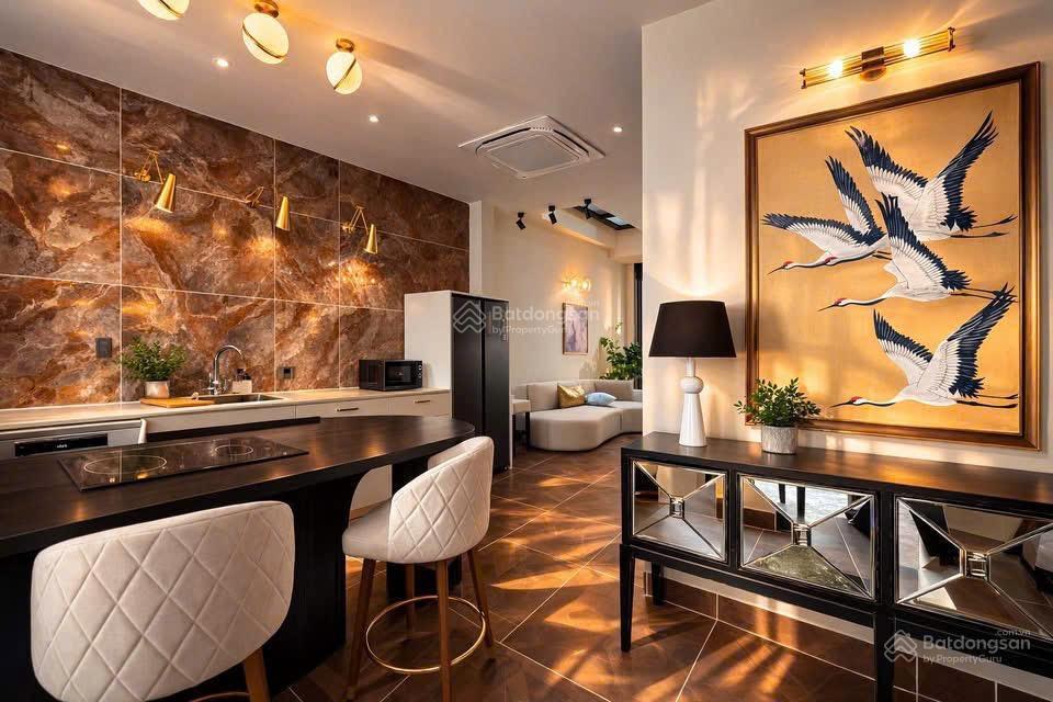 Nhà mới đẹp có hồ bơi, thang máy, nội thất xịn dt 100m2 kdt hà quang 2 có dòng tiền 50tr/tháng