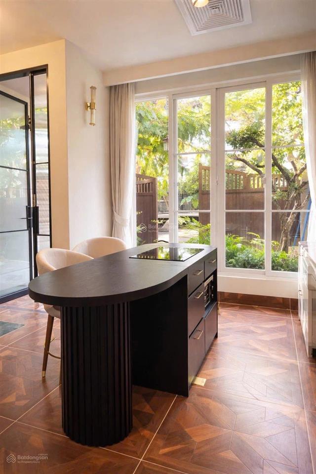 Nhà mới đẹp có hồ bơi, thang máy, nội thất xịn dt 100m2 kdt hà quang 2 có dòng tiền 50tr/tháng