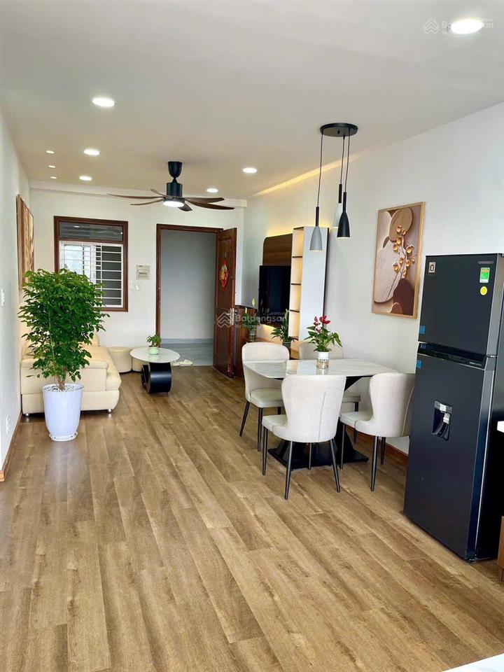 Căn hộ ct7 vdt 62m2 2pn nội thất mới tinh tầng cao thoáng mát vào ở ngay