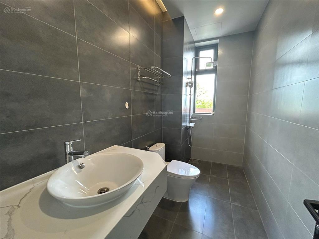 Cần bán gấp hạ 500tr nhà gần hồ bơi kdt capella nha trang đường 18m hướng tb