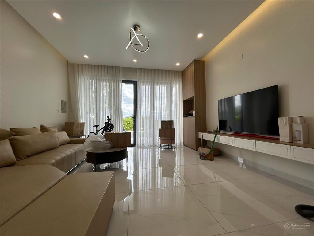Cần bán gấp hạ 500tr nhà gần hồ bơi kdt capella nha trang đường 18m hướng tb