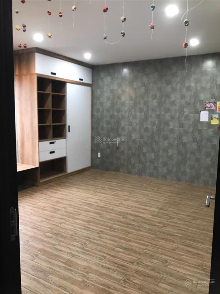 1000 m2  cho thuê văn phòng, có kho ....trường học, phòng khám