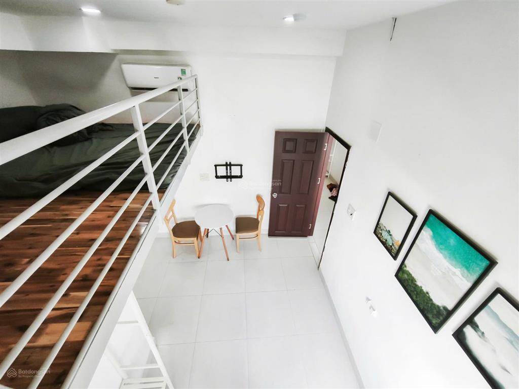 Phòng gác cửa sổ full nt 5,2 triệu  thang máy, bảo vệ 24/24