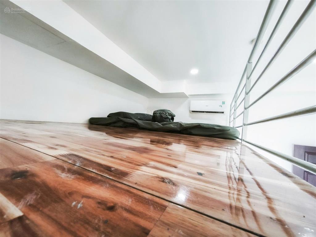 Phòng gác cửa sổ full nt 5,2 triệu  thang máy, bảo vệ 24/24