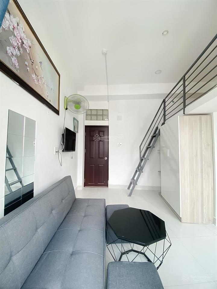 Phòng gác ban công full nt 6,8tr  thang máy, máy giặt, bảo vệ 24/24 ngay trần quý cáp bình thạnh