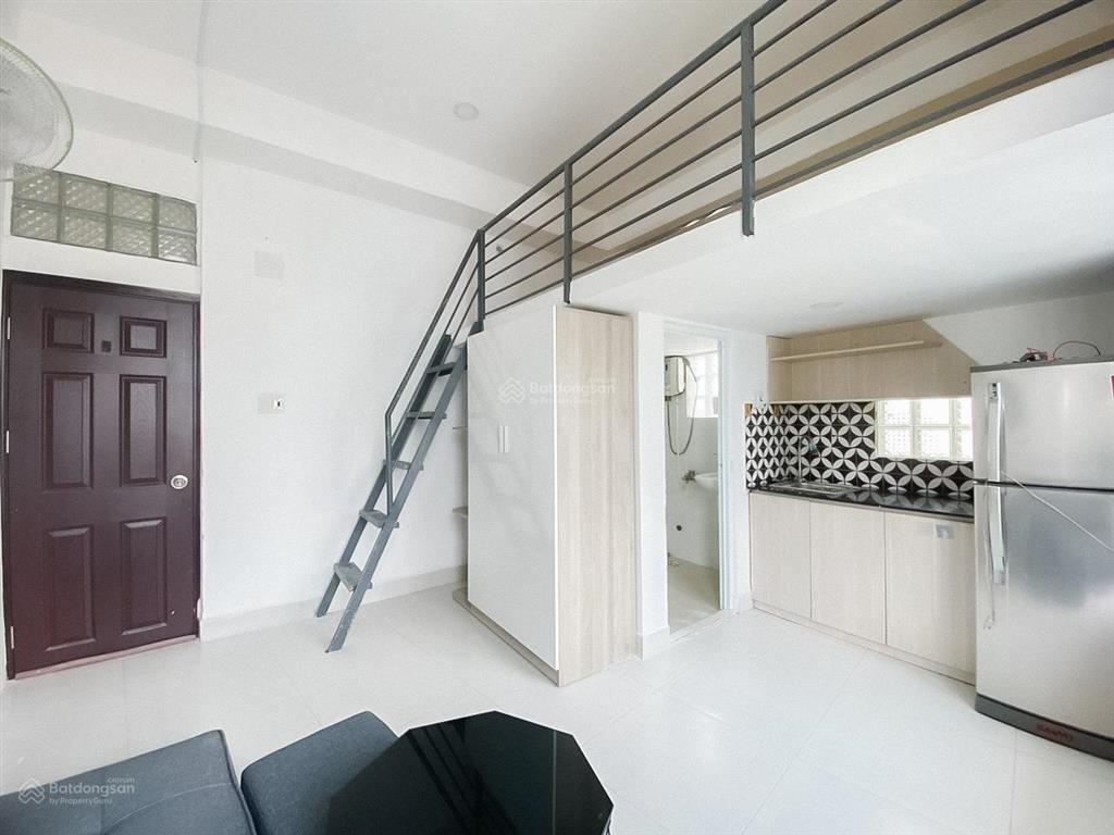 Phòng gác ban công full nt 6,8tr  thang máy, máy giặt, bảo vệ 24/24 ngay trần quý cáp bình thạnh