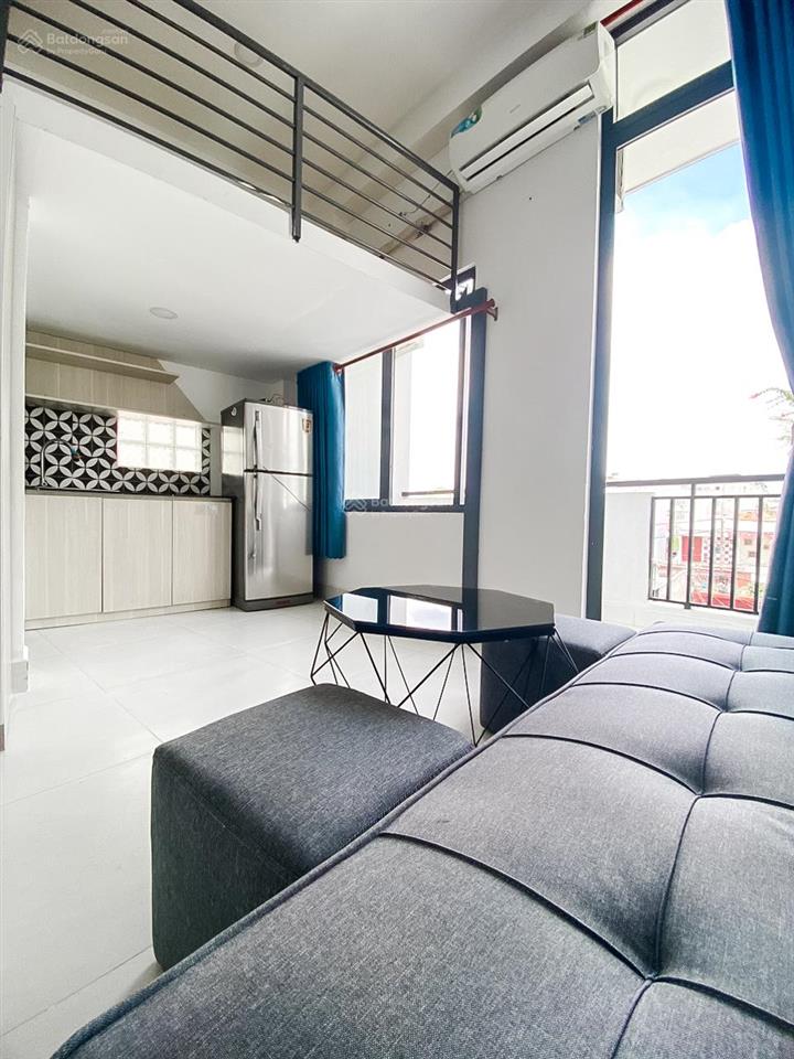 Phòng gác ban công full nt 6,8tr  thang máy, máy giặt, bảo vệ 24/24 ngay trần quý cáp bình thạnh