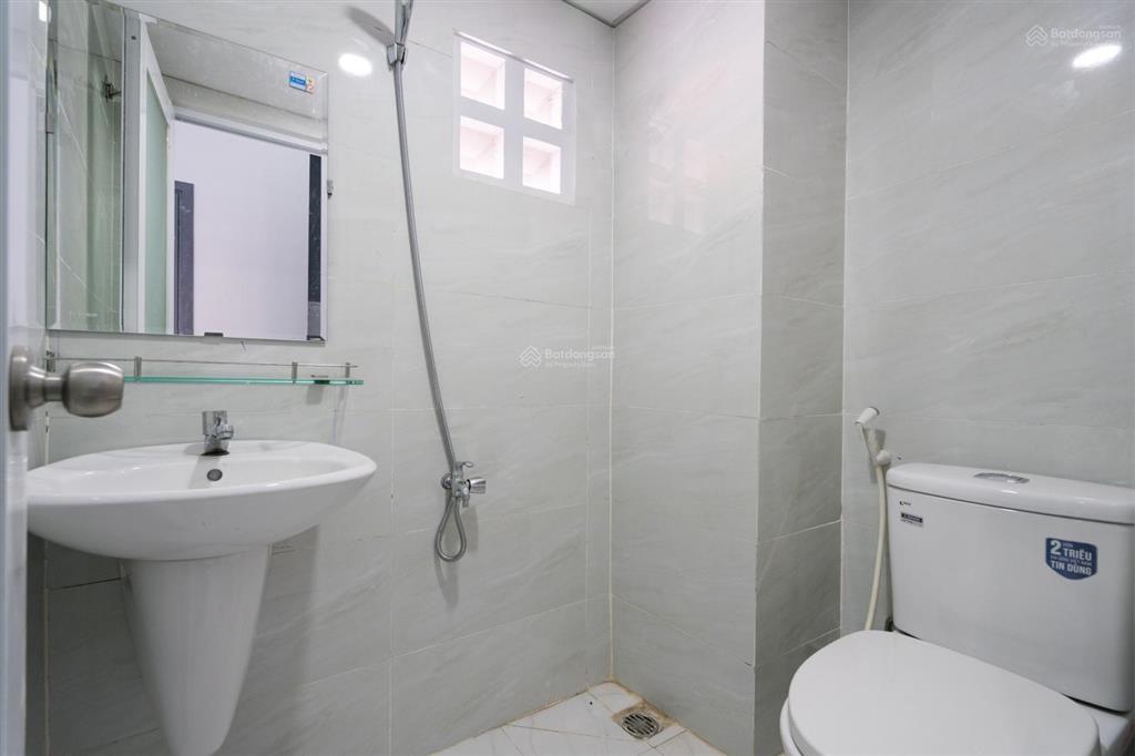 Phòng gác 4,5tr full nt có thang máy, máy giặt, ngay gần bx miền đông và ung văn khiêm