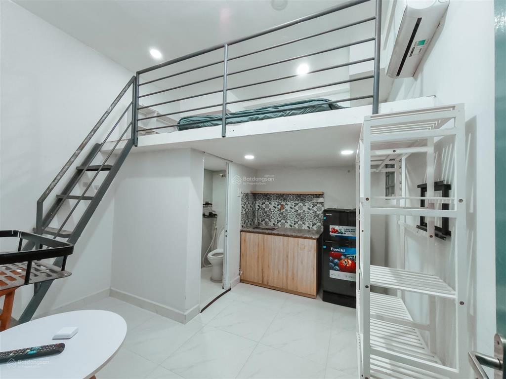 Phòng gác 4,5tr full nt có thang máy, máy giặt, ngay gần bx miền đông và ung văn khiêm