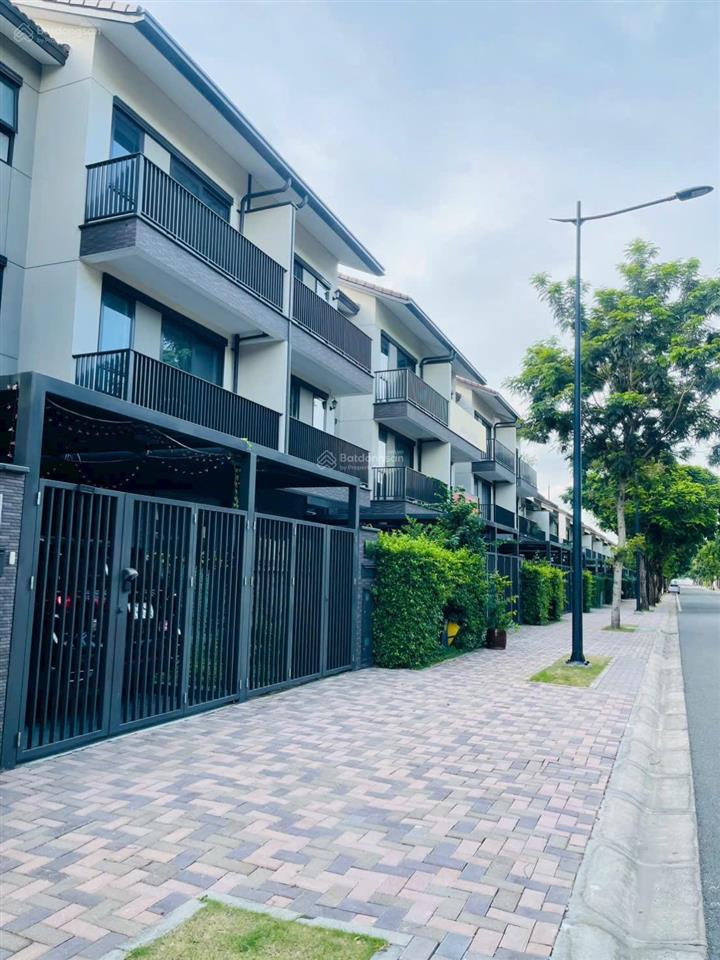 Bán nhà phố 1 trệt 2 lầu waterpoint đường chính 16m, hướng mát giá 4.9 tỷ.  0906 499 ***