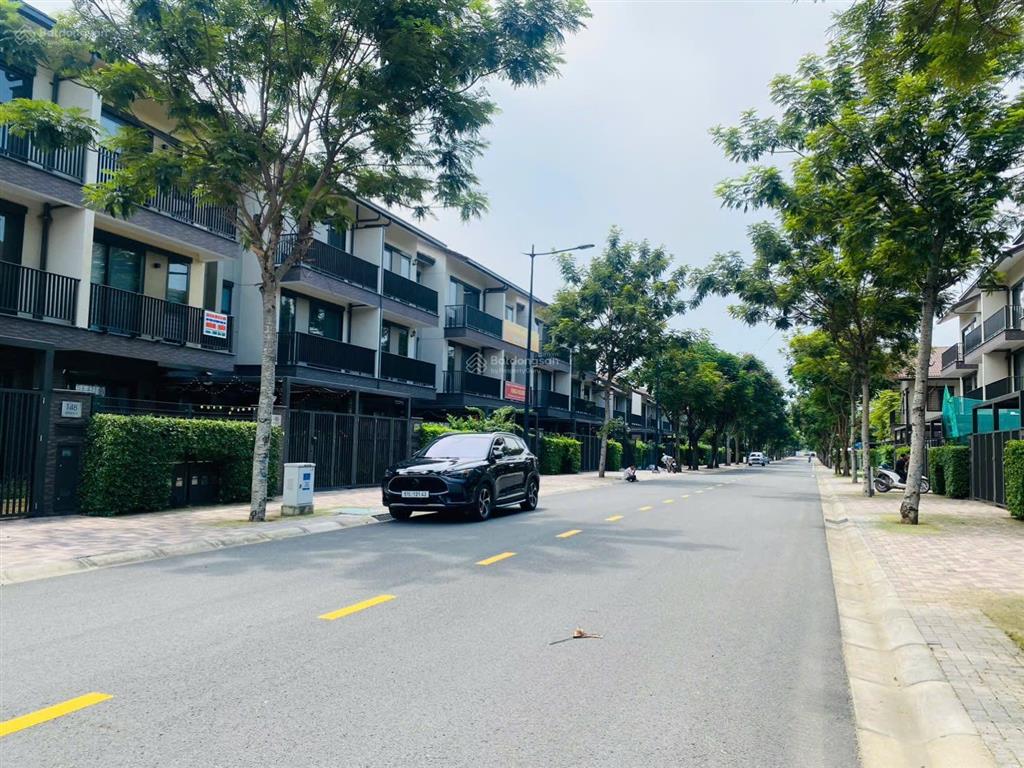 Bán nhà phố 1 trệt 2 lầu waterpoint đường chính 16m, hướng mát giá 4.9 tỷ.  0906 499 ***